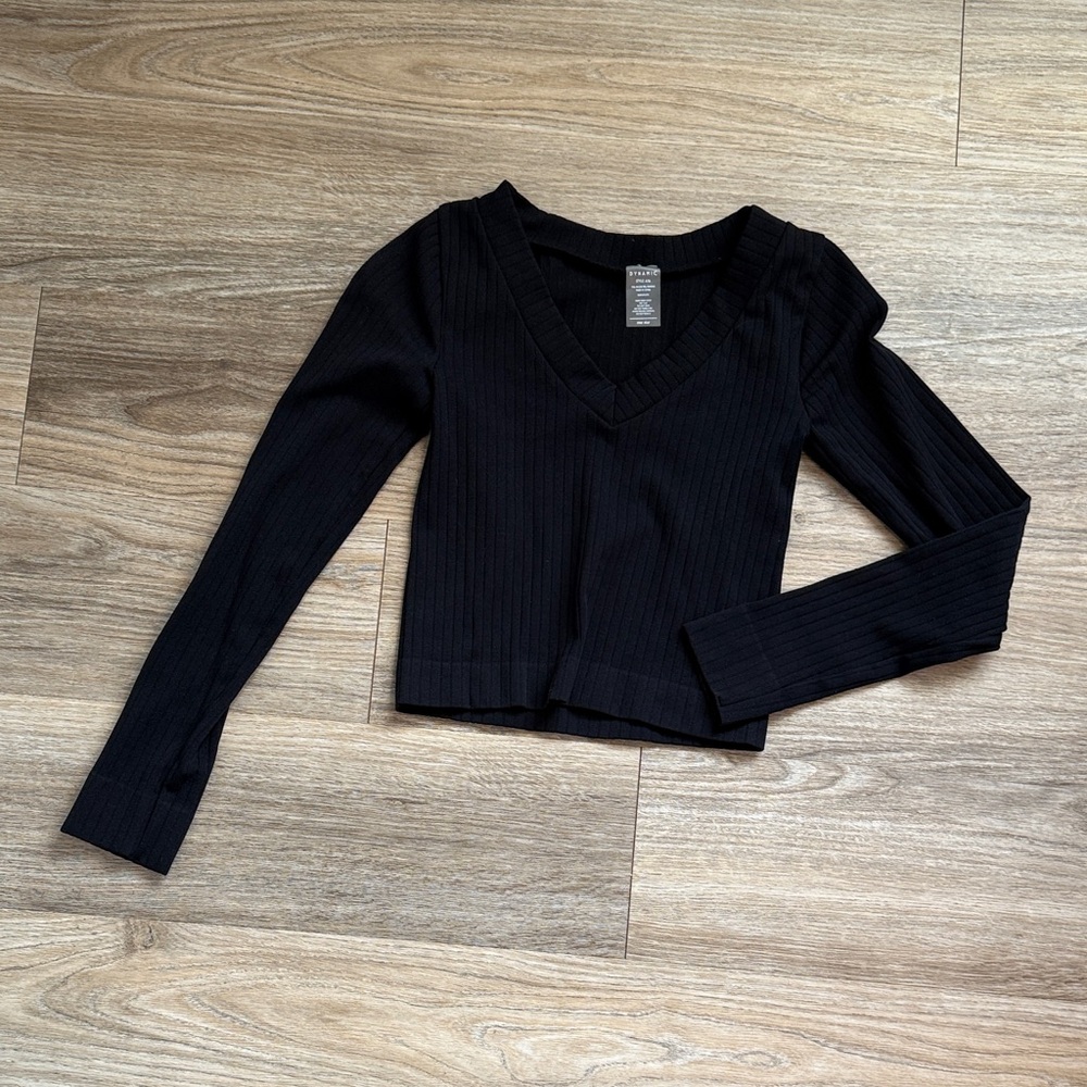 Black V-Neck Ribbed Women's Crop Top